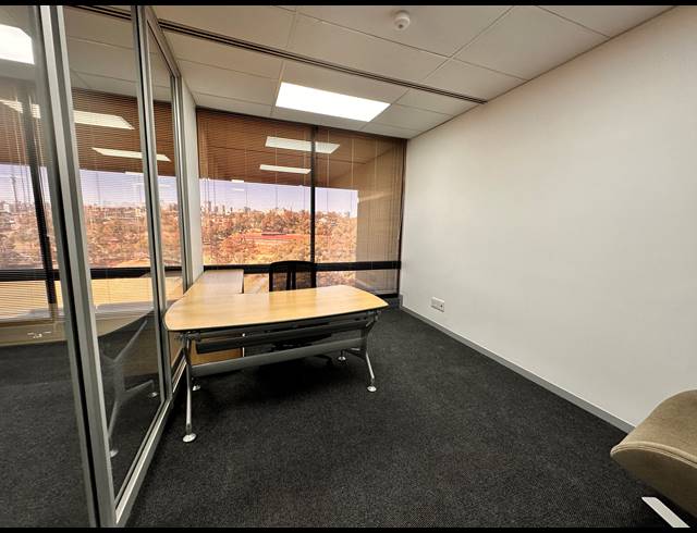 18M² SERVICED OFFICE TO LET IN BRAAMFONTEIN WERF